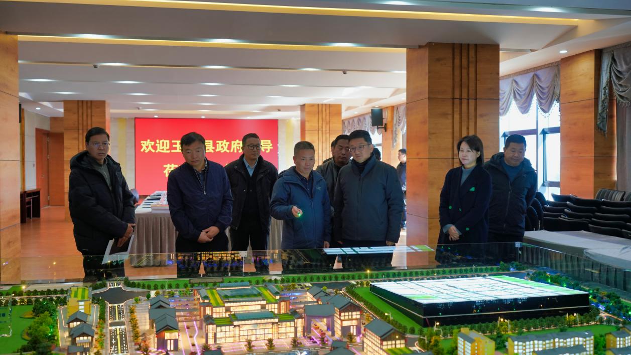 玉龙县委副书记、代理县长周志坚一行调研嘉和集团