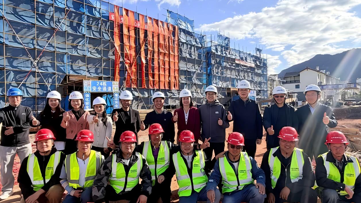 雪纳广场【嘉和院子】首批次别墅样板房主体结构顺利封顶